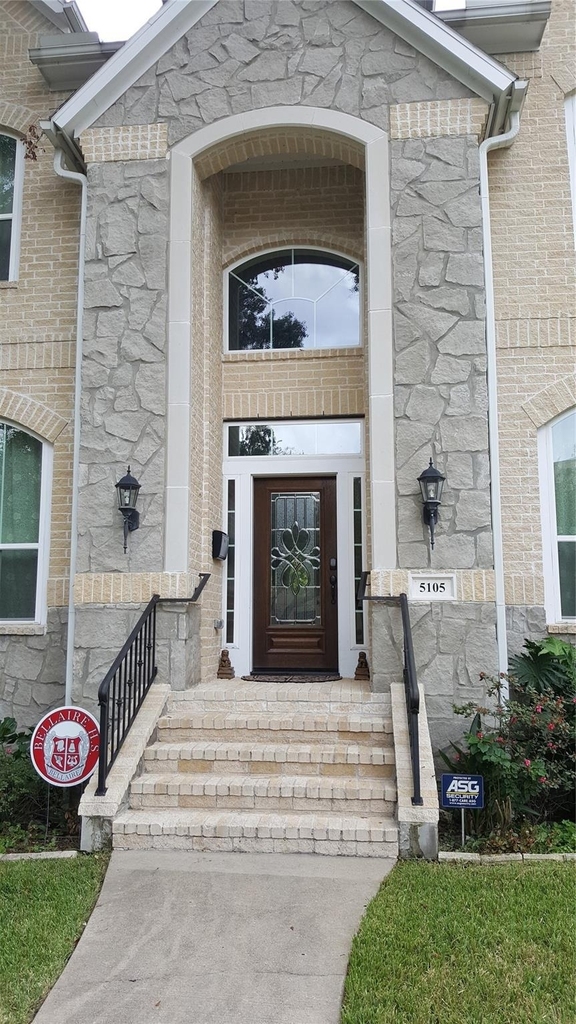 5105 Maple Street - Photo 1