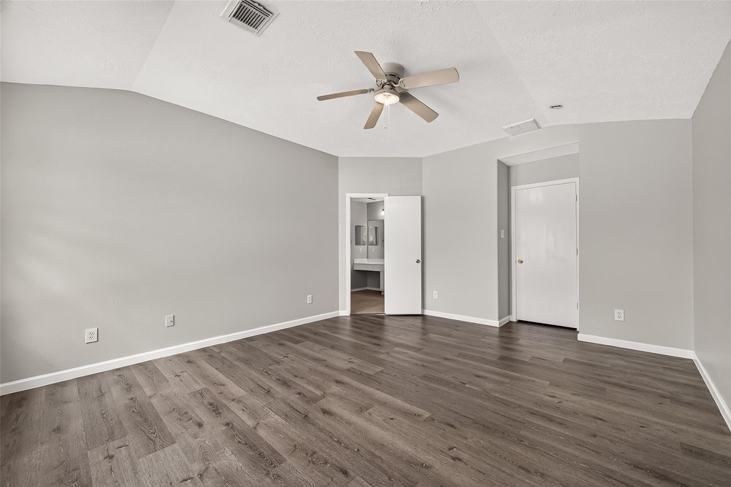 19451 Nasworthy Drive - Photo 24