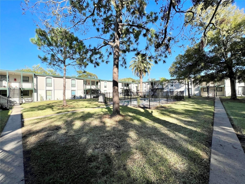 130 Oyster Creek Drive - Photo 0