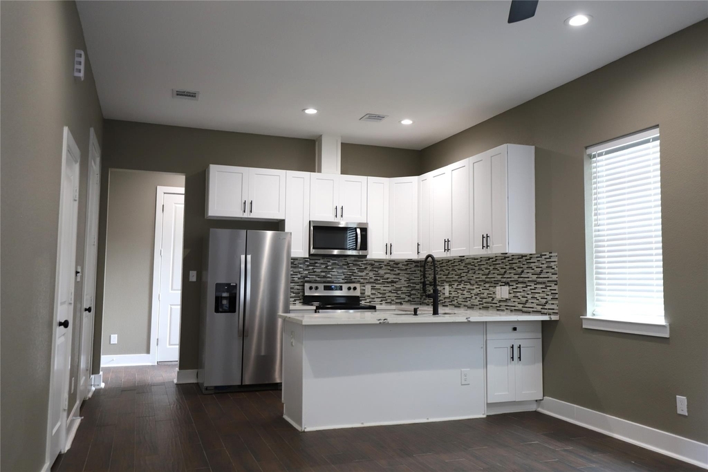 4422 Phlox Street - Photo 3