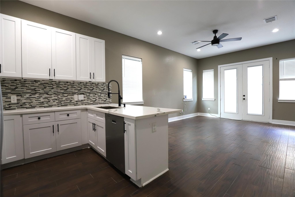 4422 Phlox Street - Photo 5