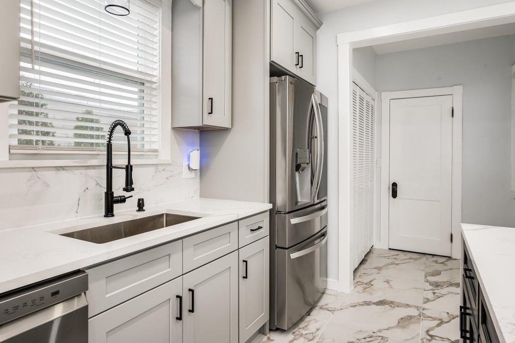 815 Central - Photo 9