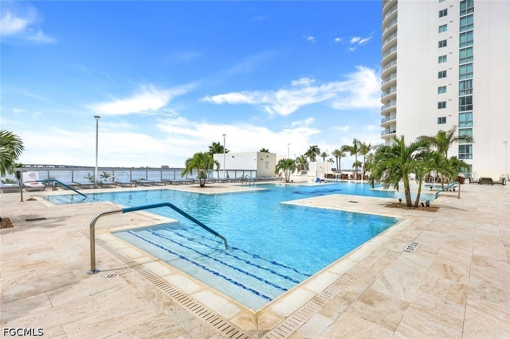 3000 Oasis Grand Boulevard - Photo 2