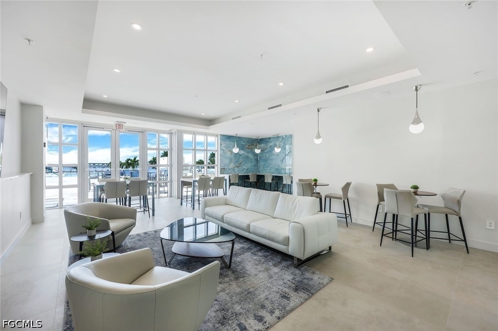 3000 Oasis Grand Boulevard - Photo 17