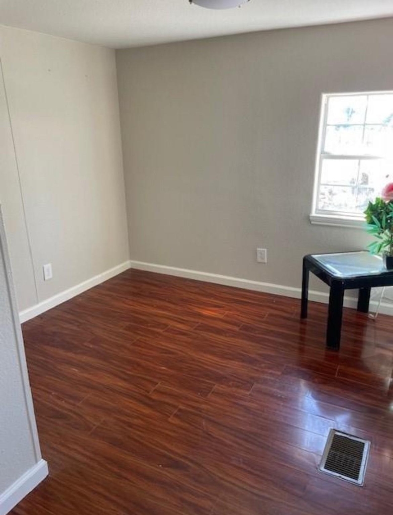 17520 Julia Avenue - Photo 8