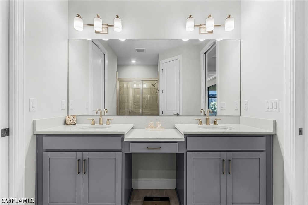 15561 Vittorio Street - Photo 9