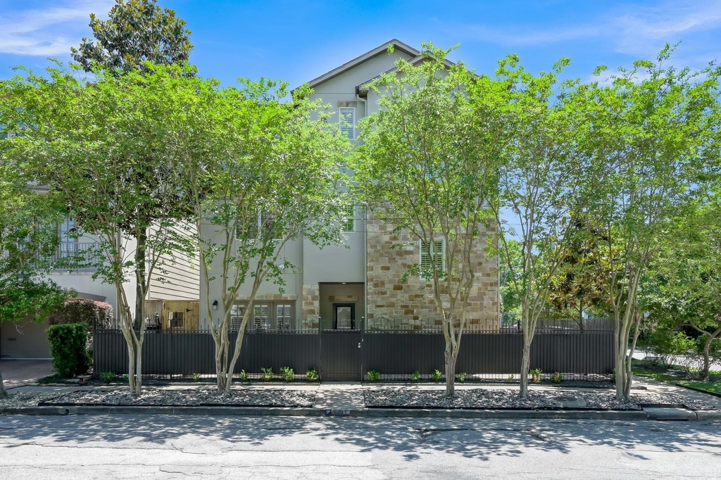 2101 Elmen Street - Photo 0