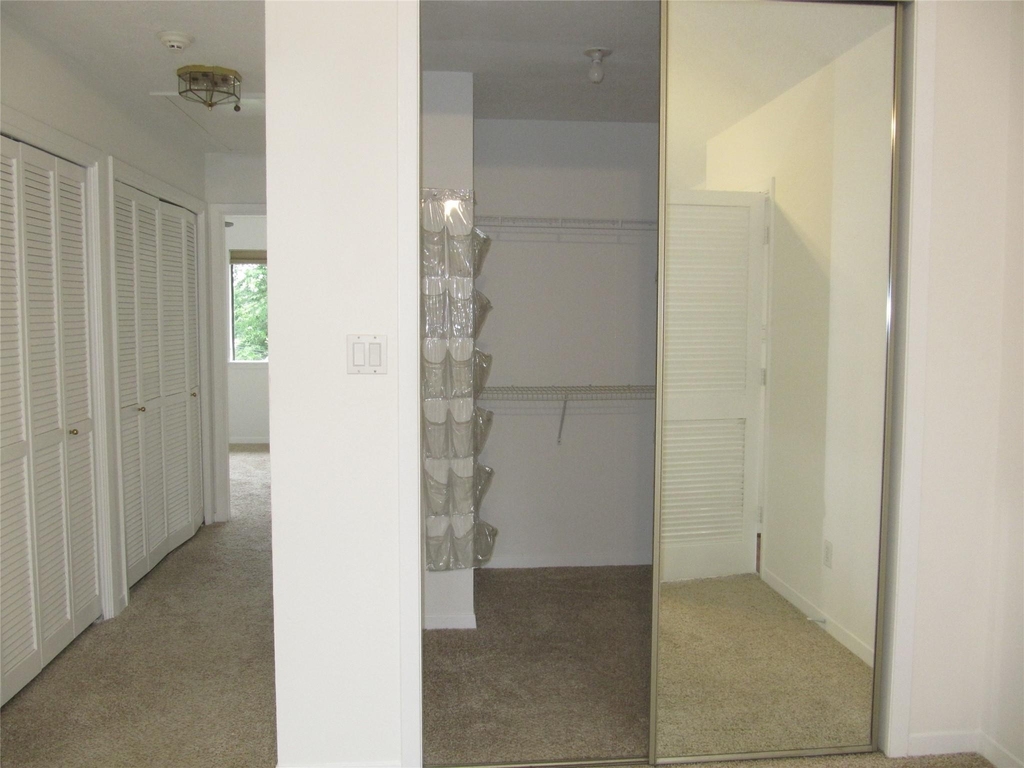 109 W 10 Street - Photo 10