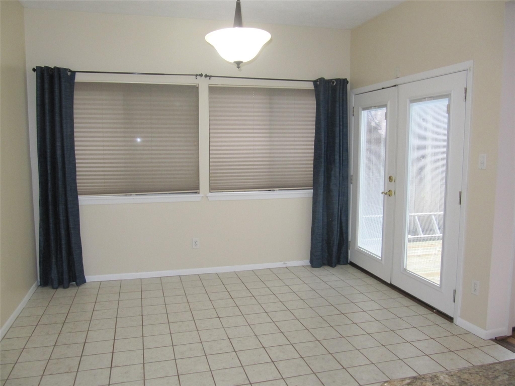 109 W 10 Street - Photo 5