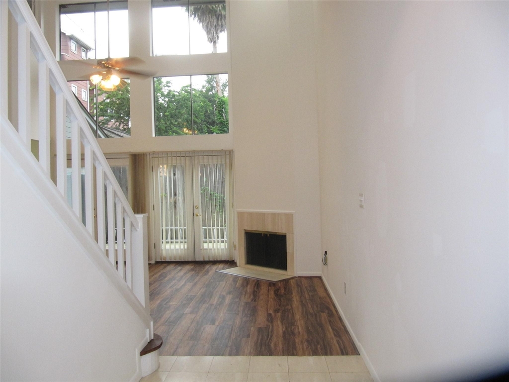 109 W 10 Street - Photo 1