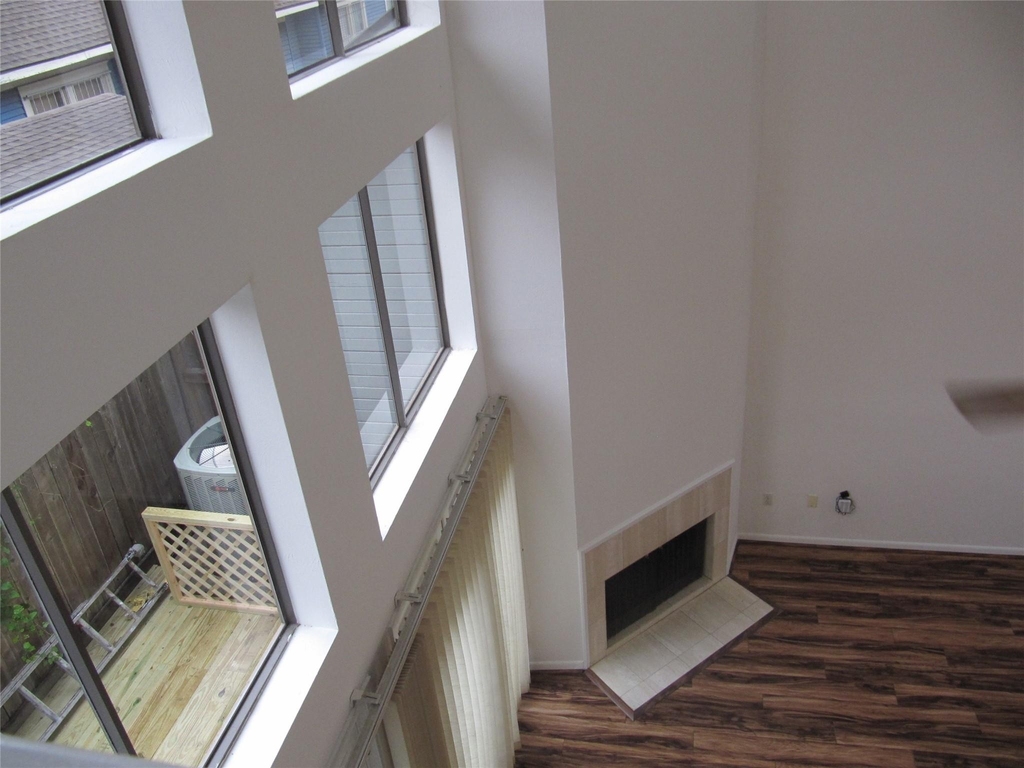 109 W 10 Street - Photo 15