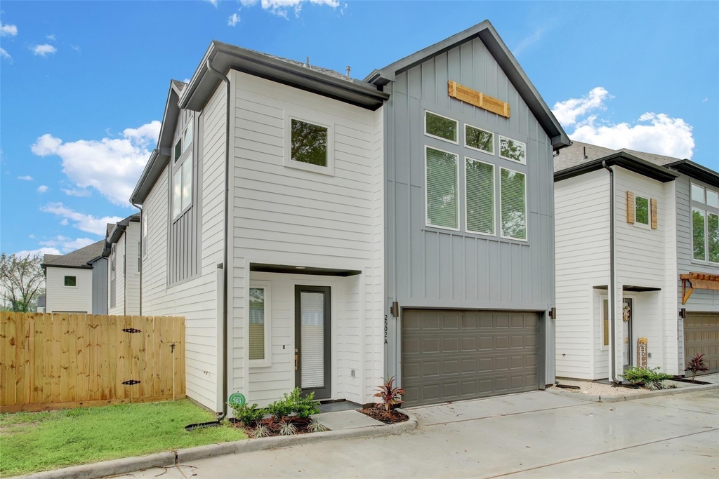 2502 W Tidwell Road - Photo 0