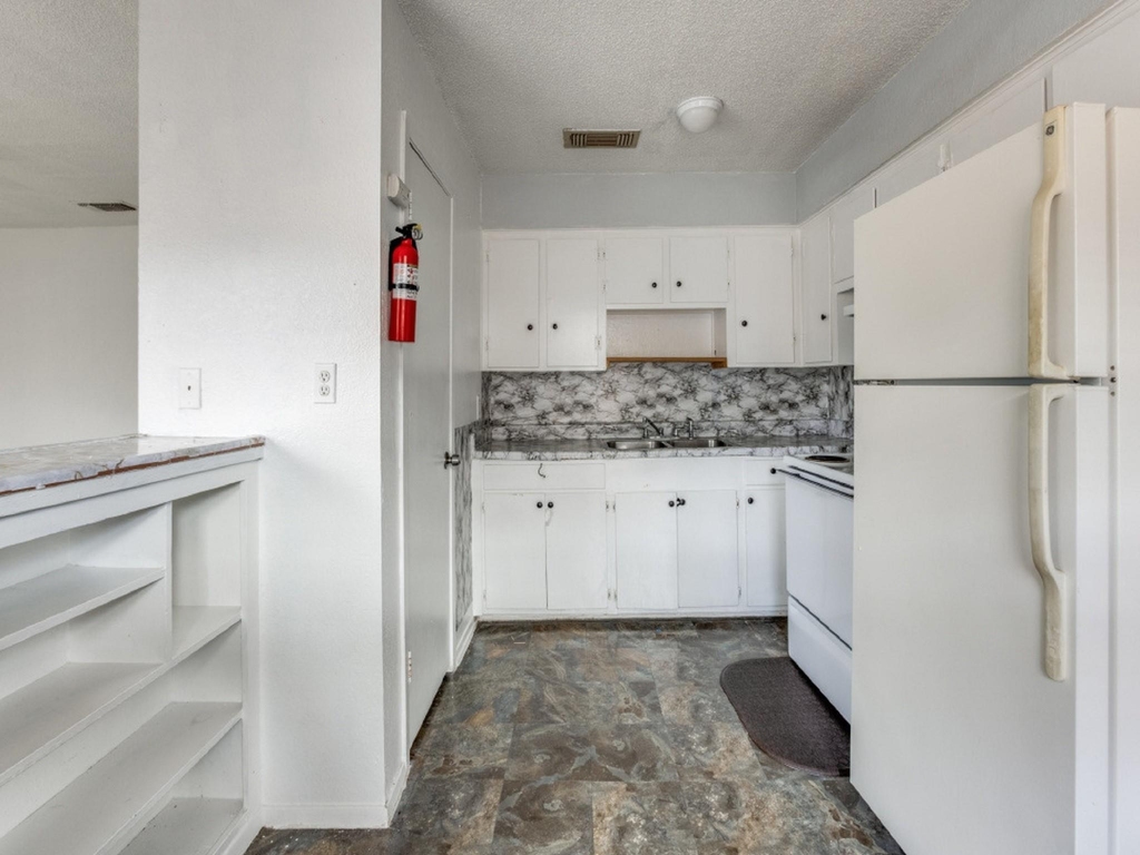 1711 Wichita - Photo 3