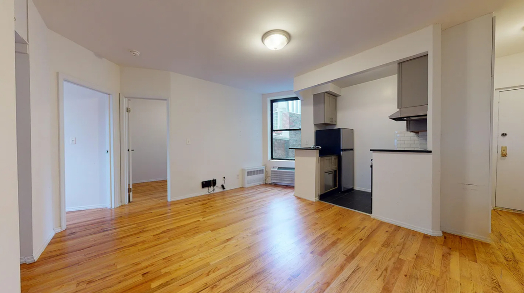 240 Waverly Place - Photo 2