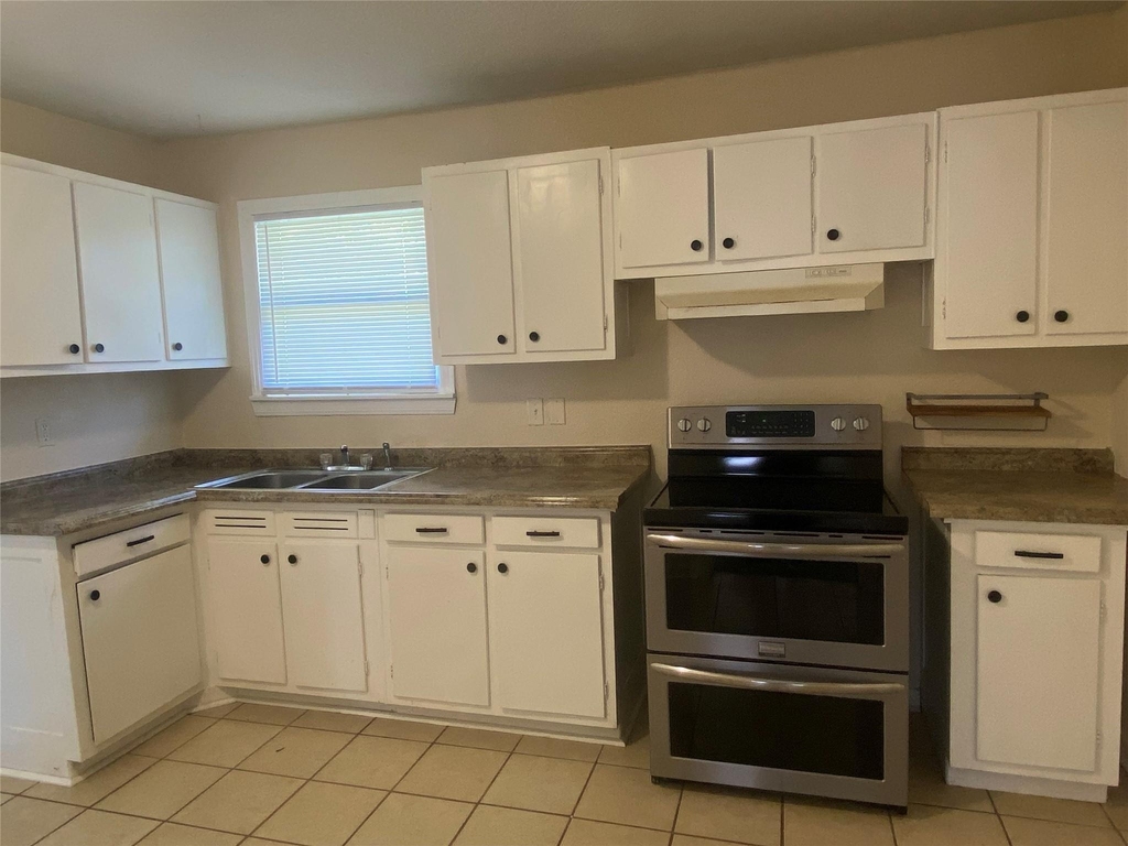 243 Acacia Street - Photo 2