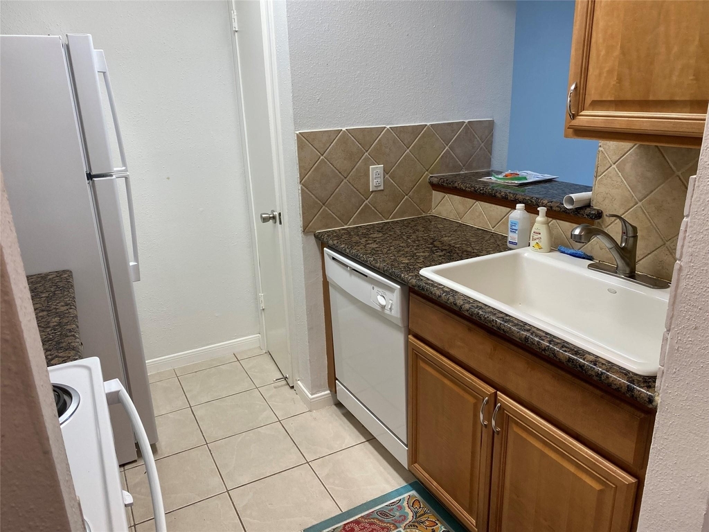 10075 Westpark Drive - Photo 7