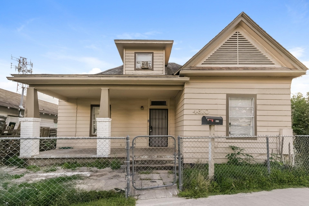 4610 Schroeder Street - Photo 0