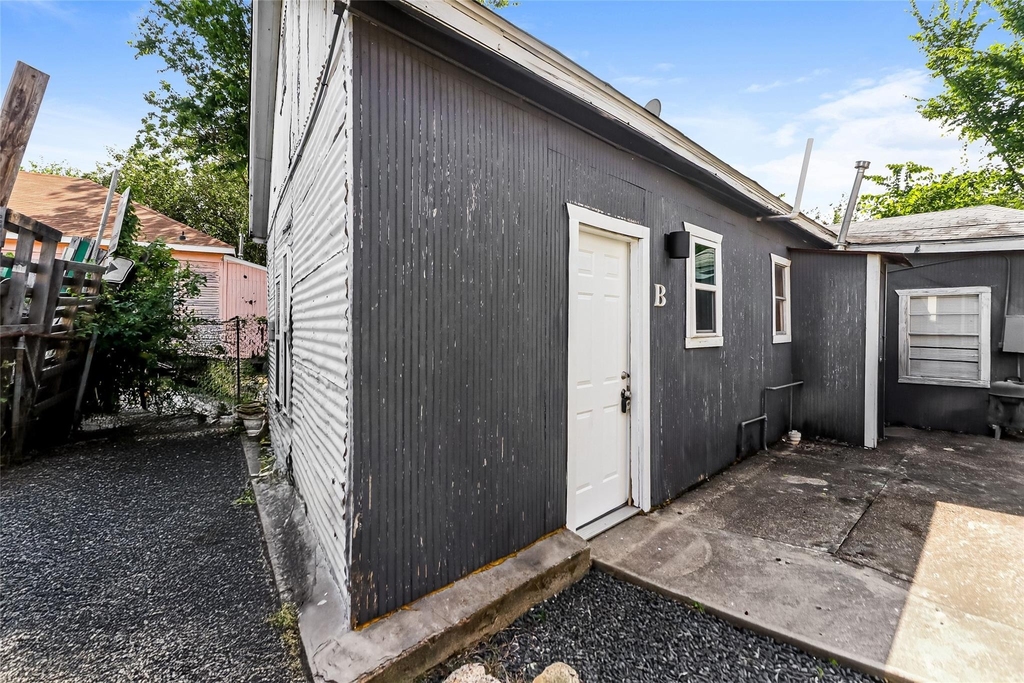 4610 Schroeder Street - Photo 2