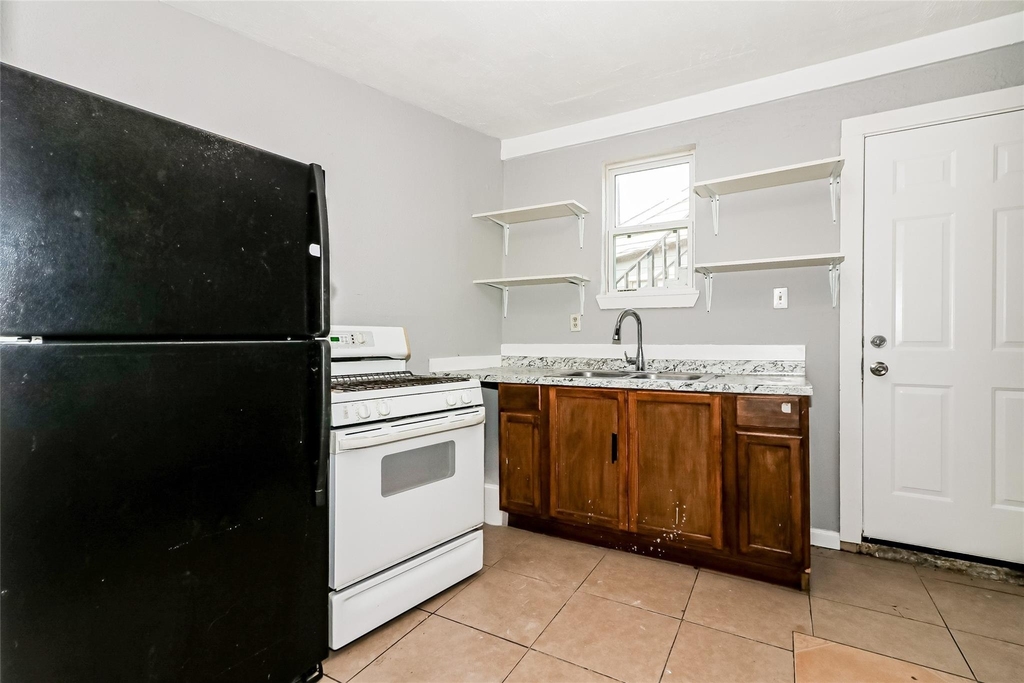 4610 Schroeder Street - Photo 3
