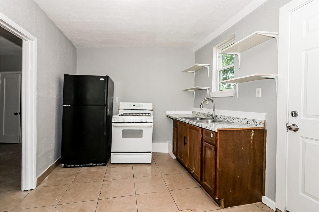 4610 Schroeder Street - Photo 4