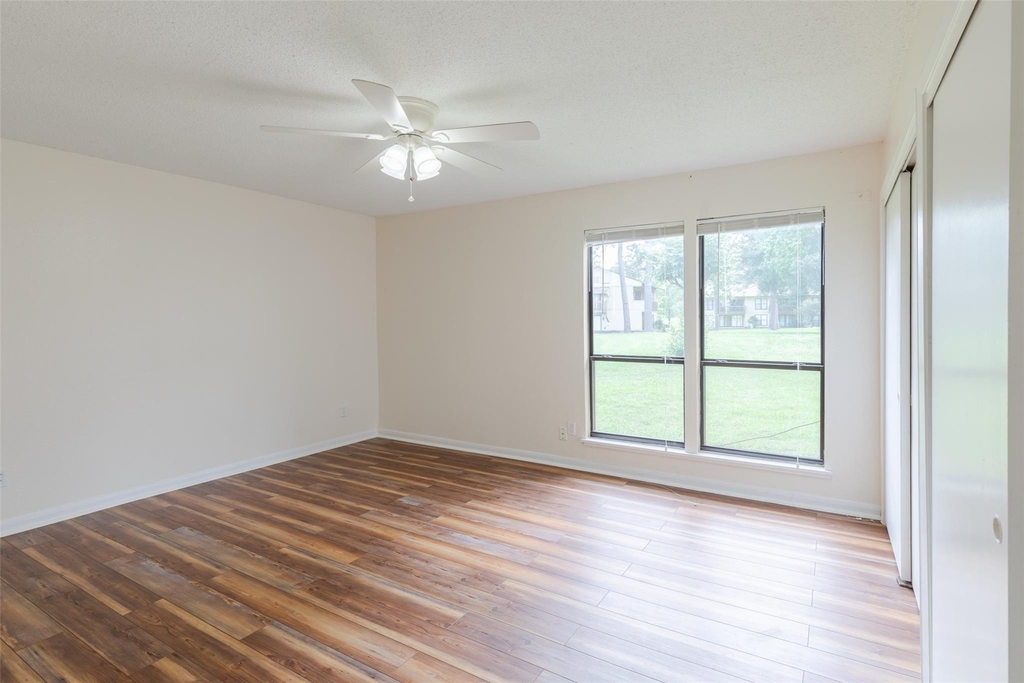 15919 Golf Club Drive - Photo 10