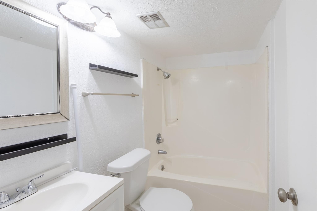 15919 Golf Club Drive - Photo 12