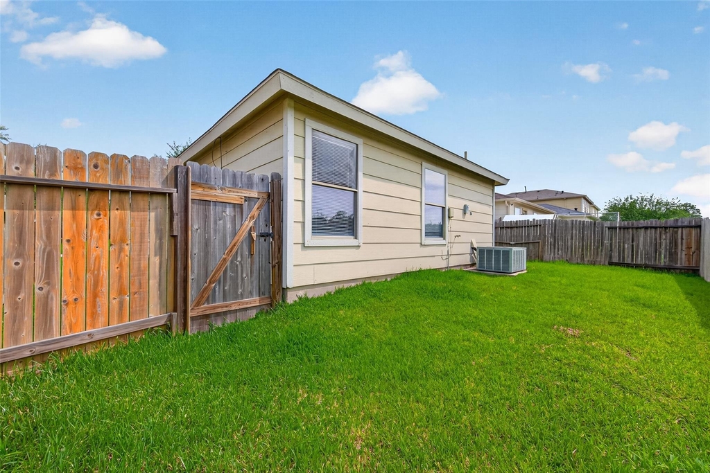 22851 Twisting Pine Drive - Photo 32