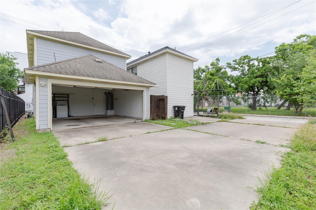1118 Wilson Street - Photo 2
