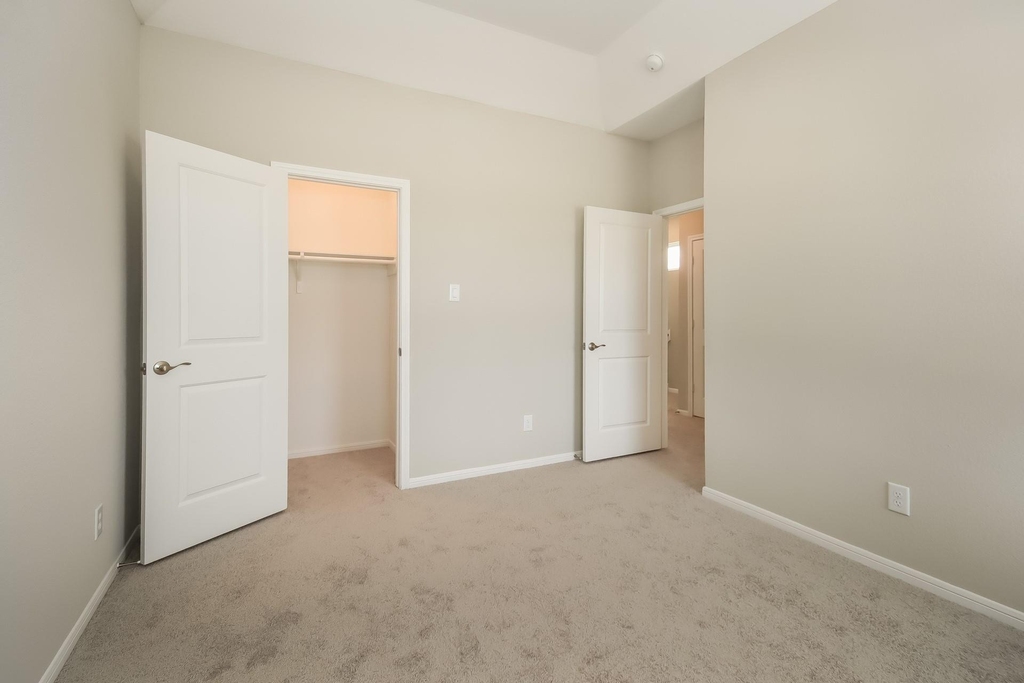 18712 Crescent Trails Circle - Photo 2
