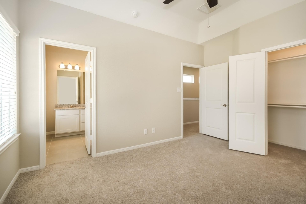18712 Crescent Trails Circle - Photo 4