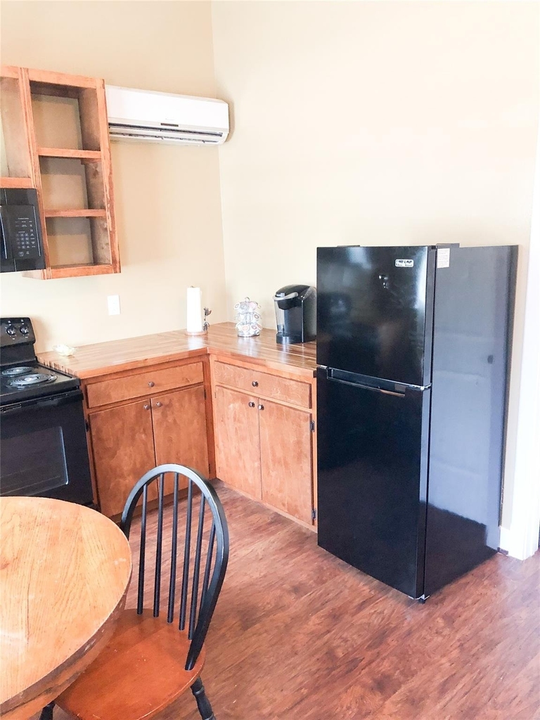 9500 Mayfield Avenue - Photo 5