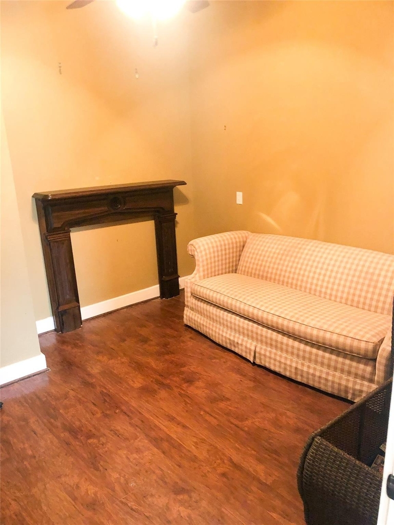 9500 Mayfield Avenue - Photo 3