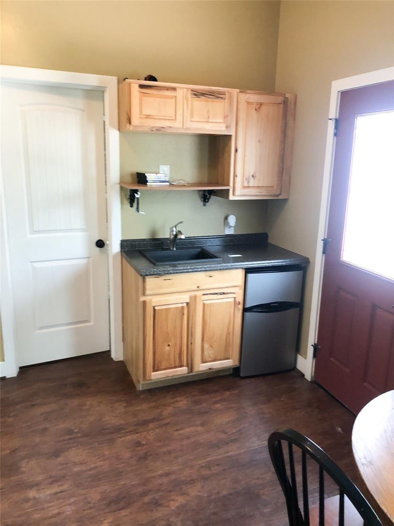 9500 Mayfield Avenue - Photo 7