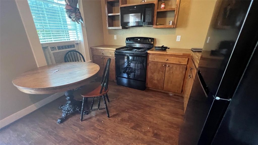9500 Mayfield Avenue - Photo 6