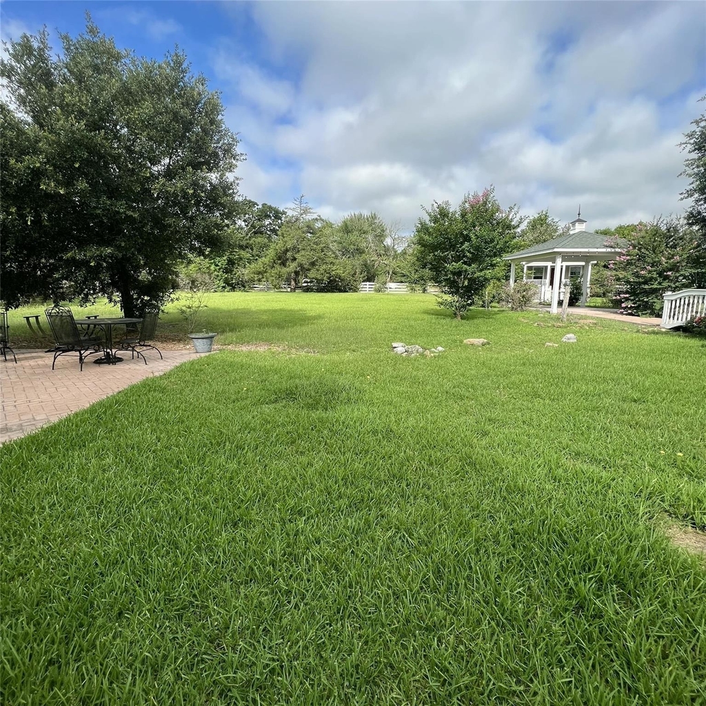 9500 Mayfield Avenue - Photo 10