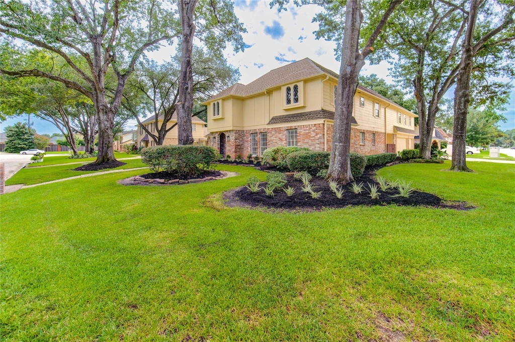 9115 Taidswood Drive - Photo 2