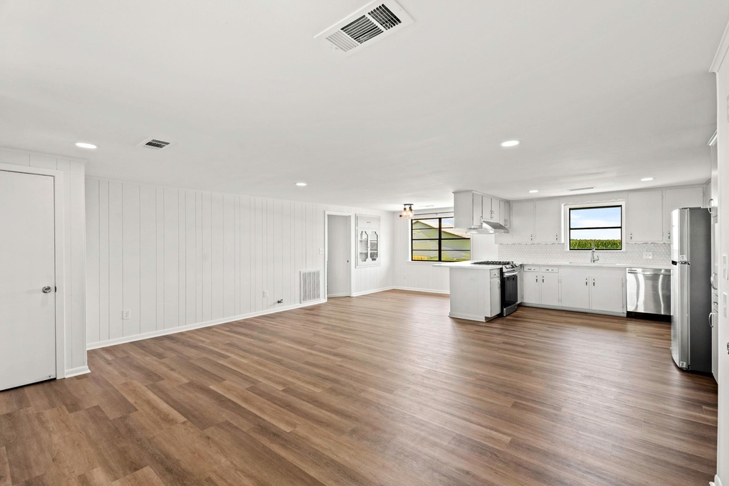 2606 Long Lane - Photo 2