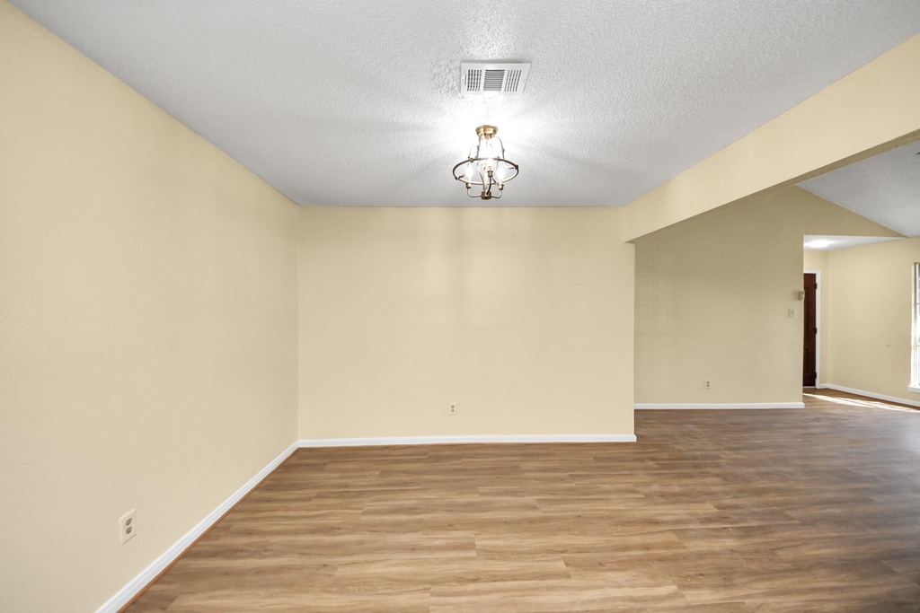 8105 Lanham Lane - Photo 8