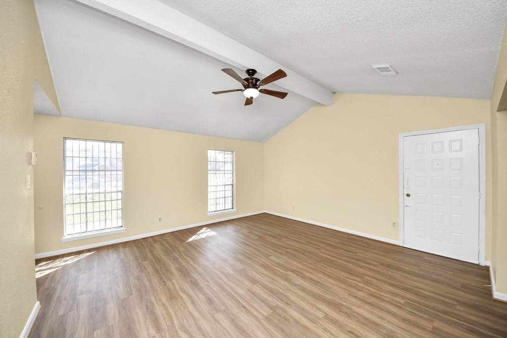 8105 Lanham Lane - Photo 5