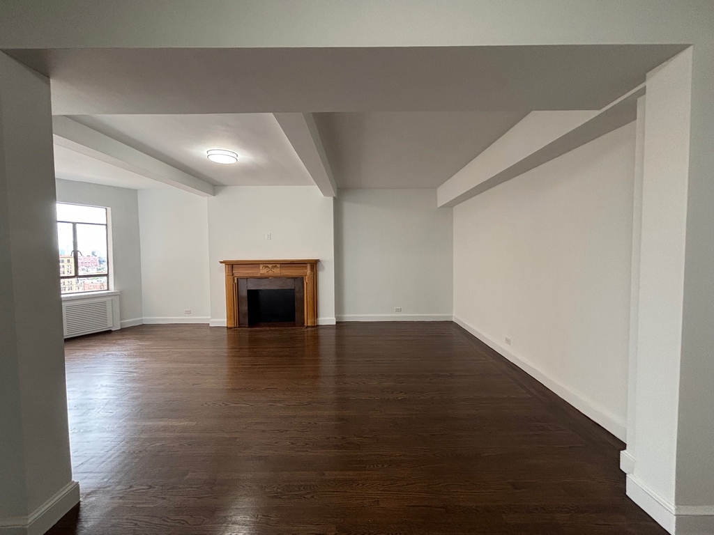 Fifth Avenue - Photo 1
