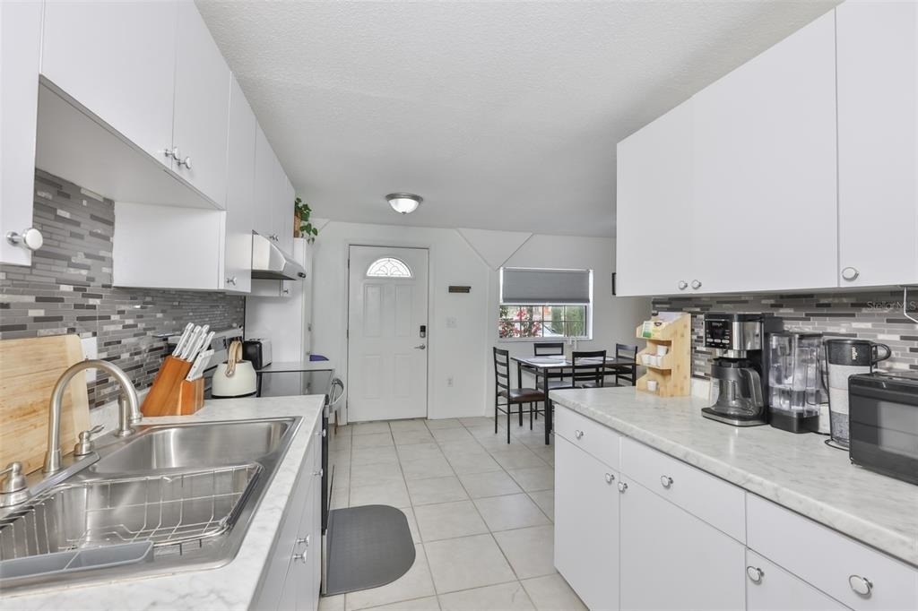 2575 S Himes Avenue - Photo 3