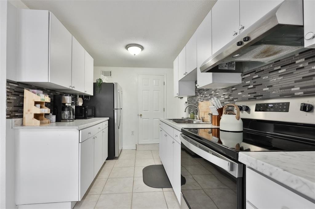 2575 S Himes Avenue - Photo 7