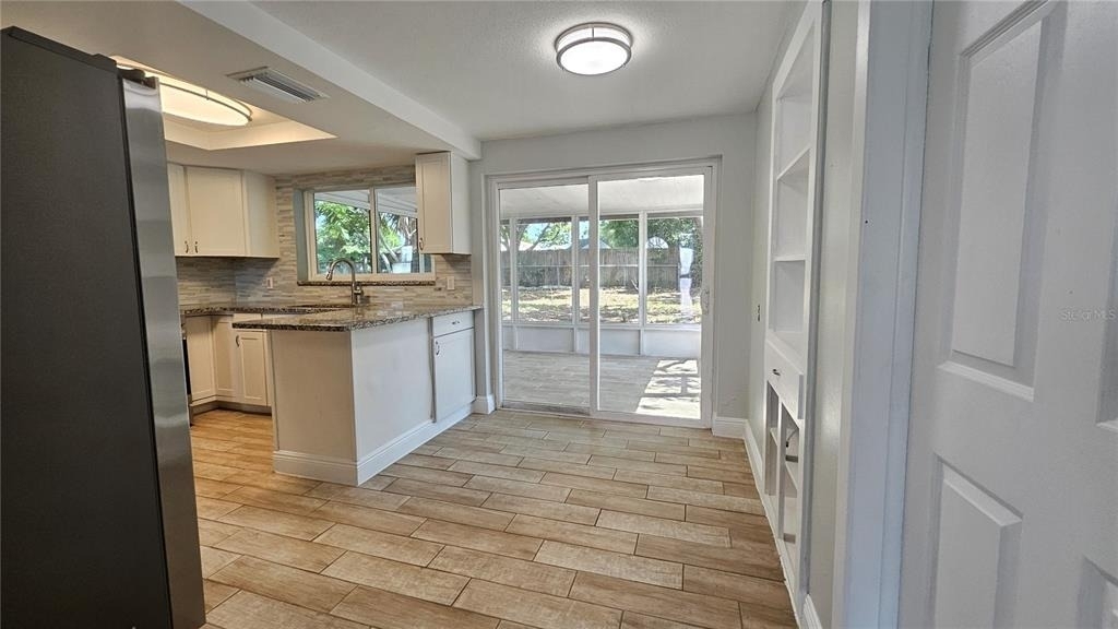 6412 Pawling Avenue - Photo 5