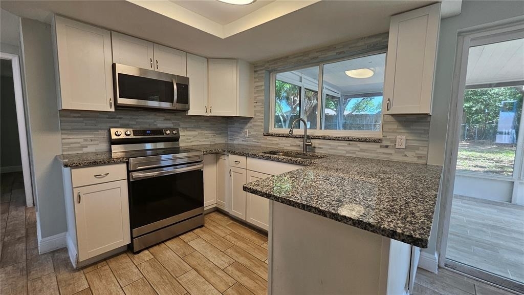 6412 Pawling Avenue - Photo 7