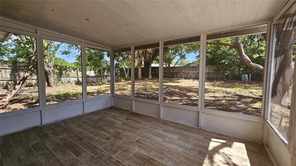 6412 Pawling Avenue - Photo 17