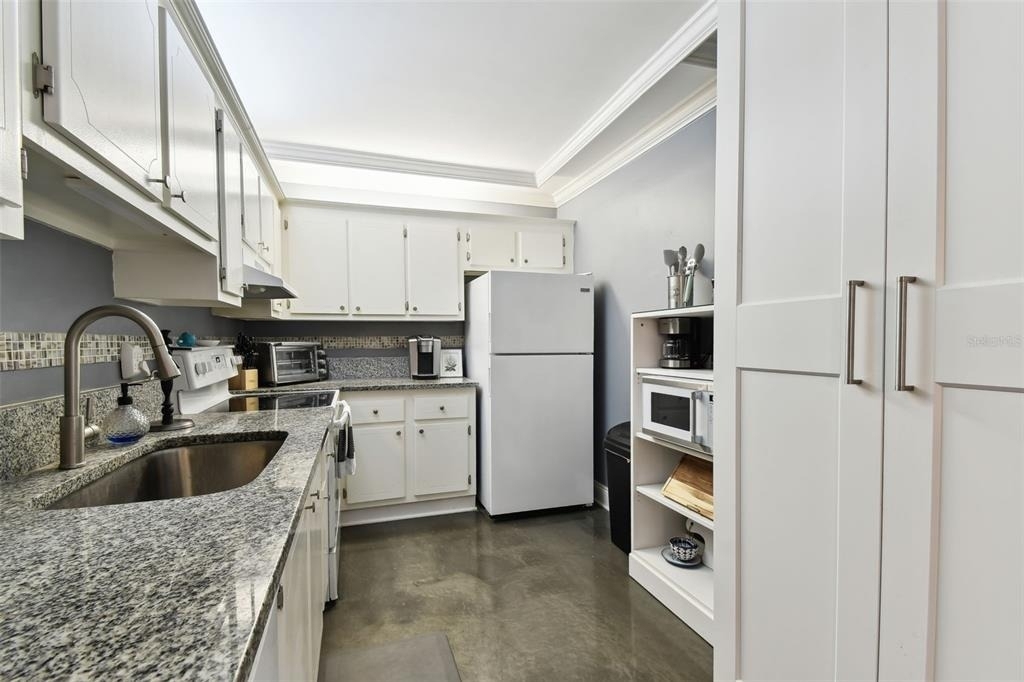 255 Dolphin Point - Photo 8
