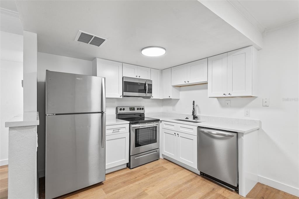 555 62nd Street S - Photo 5