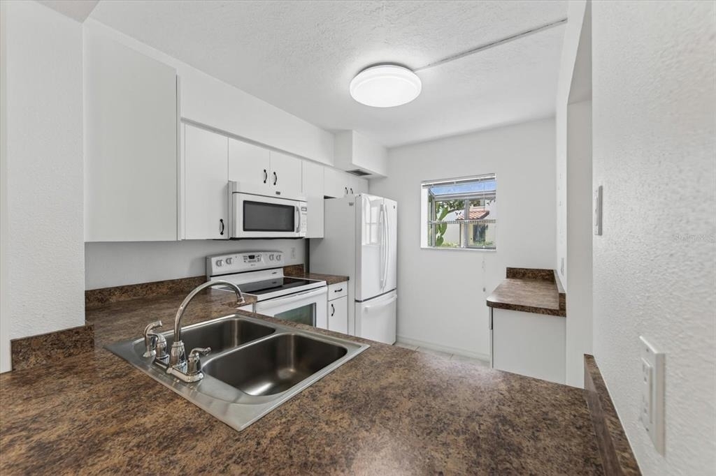 5735 Gardens Drive - Photo 8