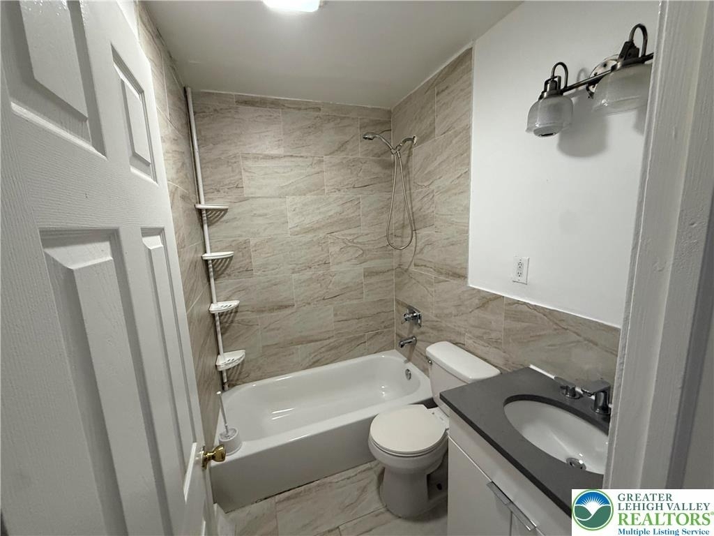 1113 E 4th Street - Photo 3
