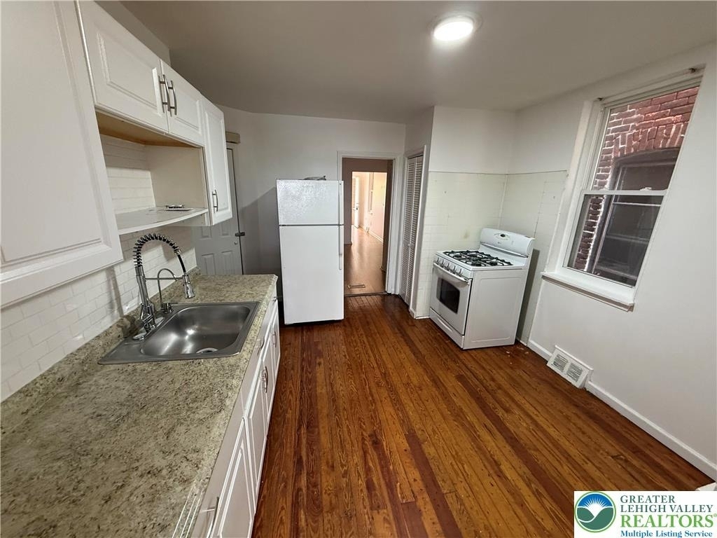 1113 E 4th Street - Photo 4